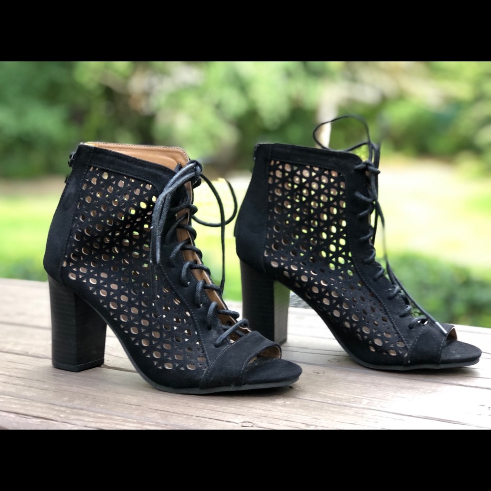 Qupid women’s black suede lace booties